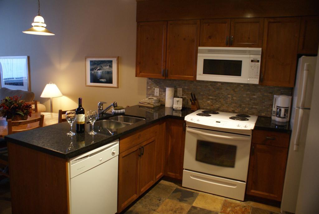 Whistler Superior Properties Экстерьер фото